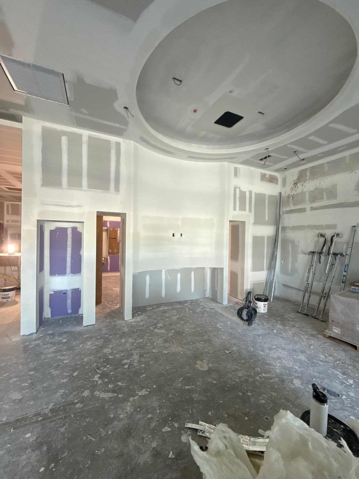 Curved domed drywall ceiling detail